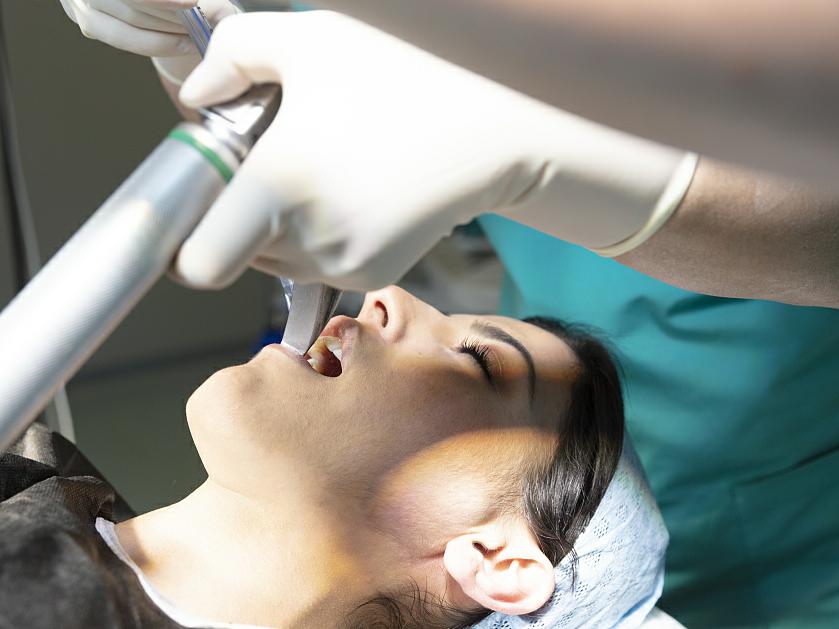 如何用電子支氣管鏡做好清醒氣管插管？